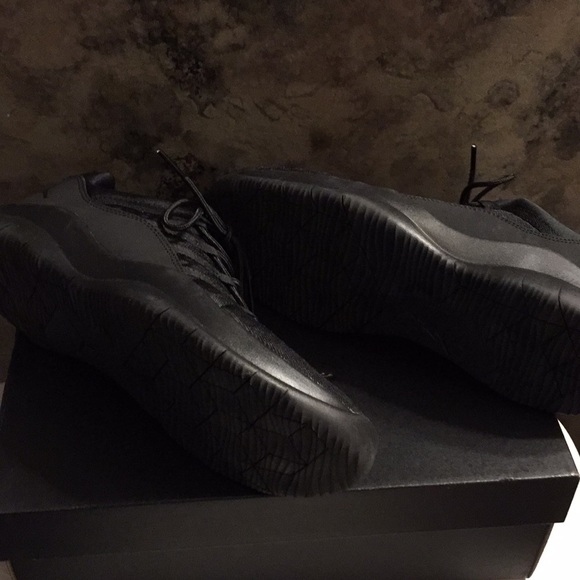 Shoes - Picture 3 of 4